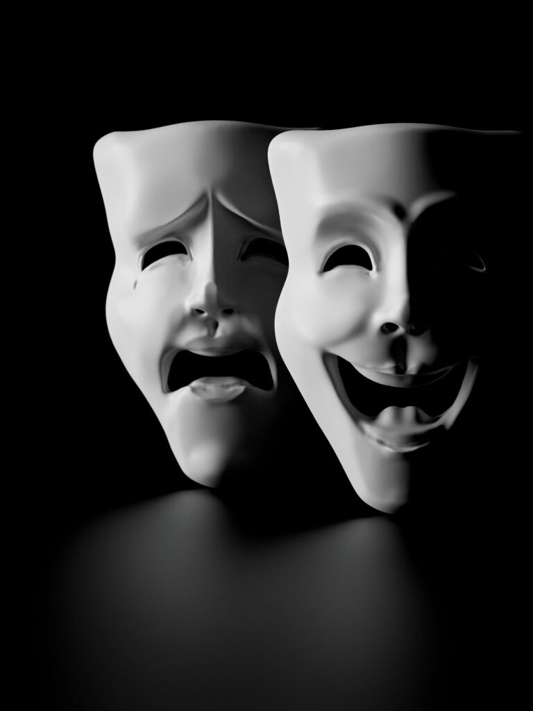 Zwei weiße Theater-Masken auf einem schwarzen Hintergrund